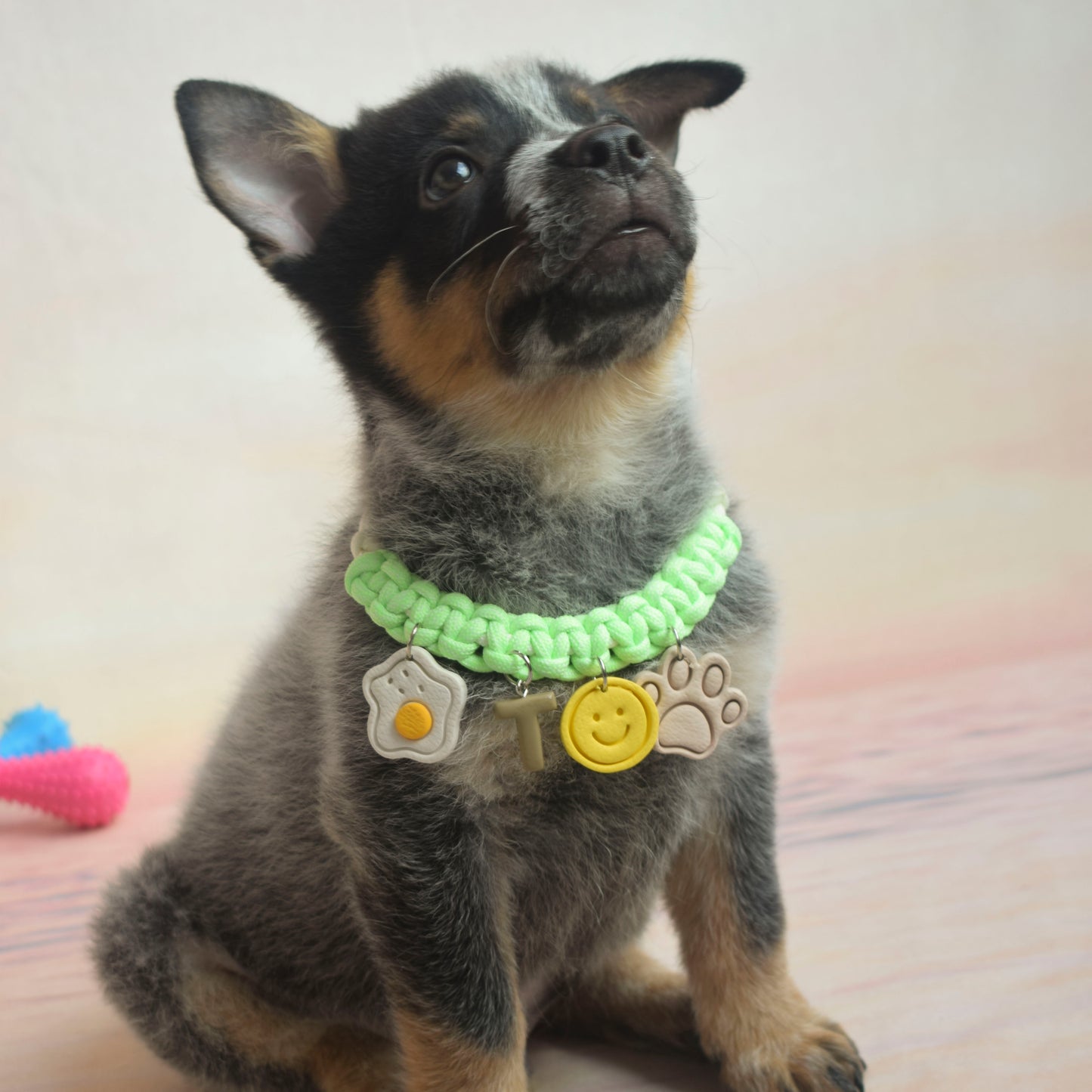 COLLAR TEJIDO VERDE NEÓN